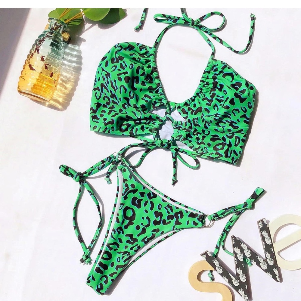 Bikini Set - Picture 2 of 8